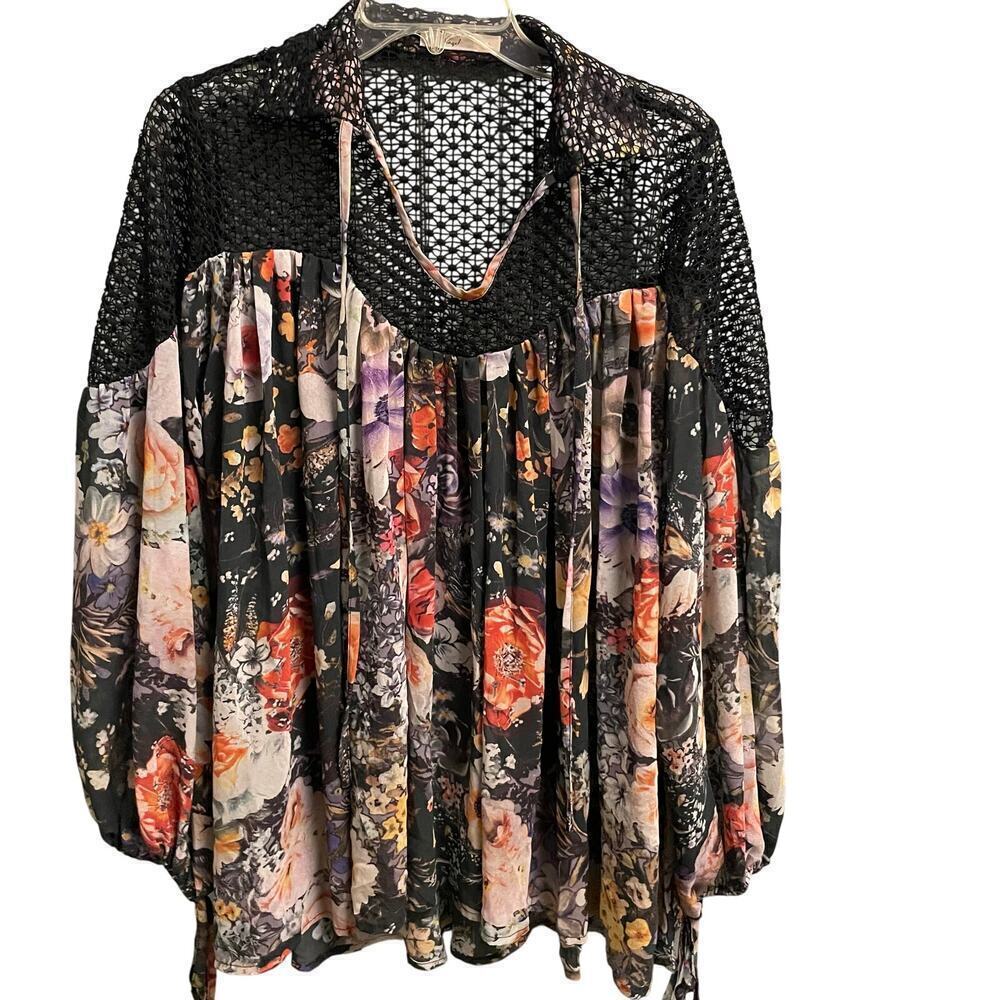 Hazel Size Large Black Floral Loose Fit Lightweight Top Crochet Accent